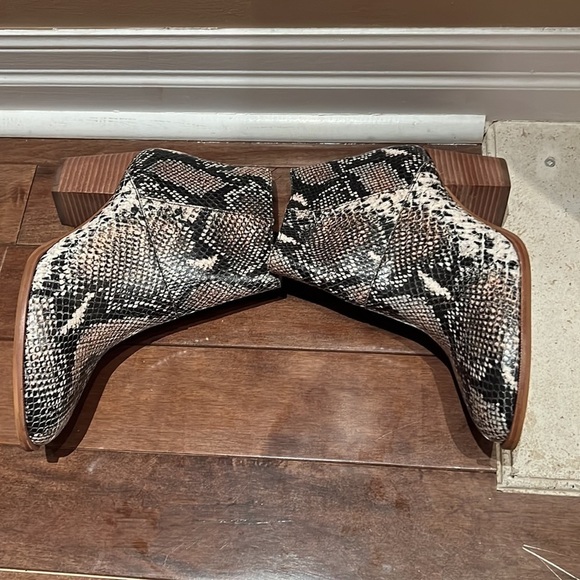 MADEWELL | The Rosie Ankle Boot in Snake Embossed Leather NWOT. - Picture 3 of 8